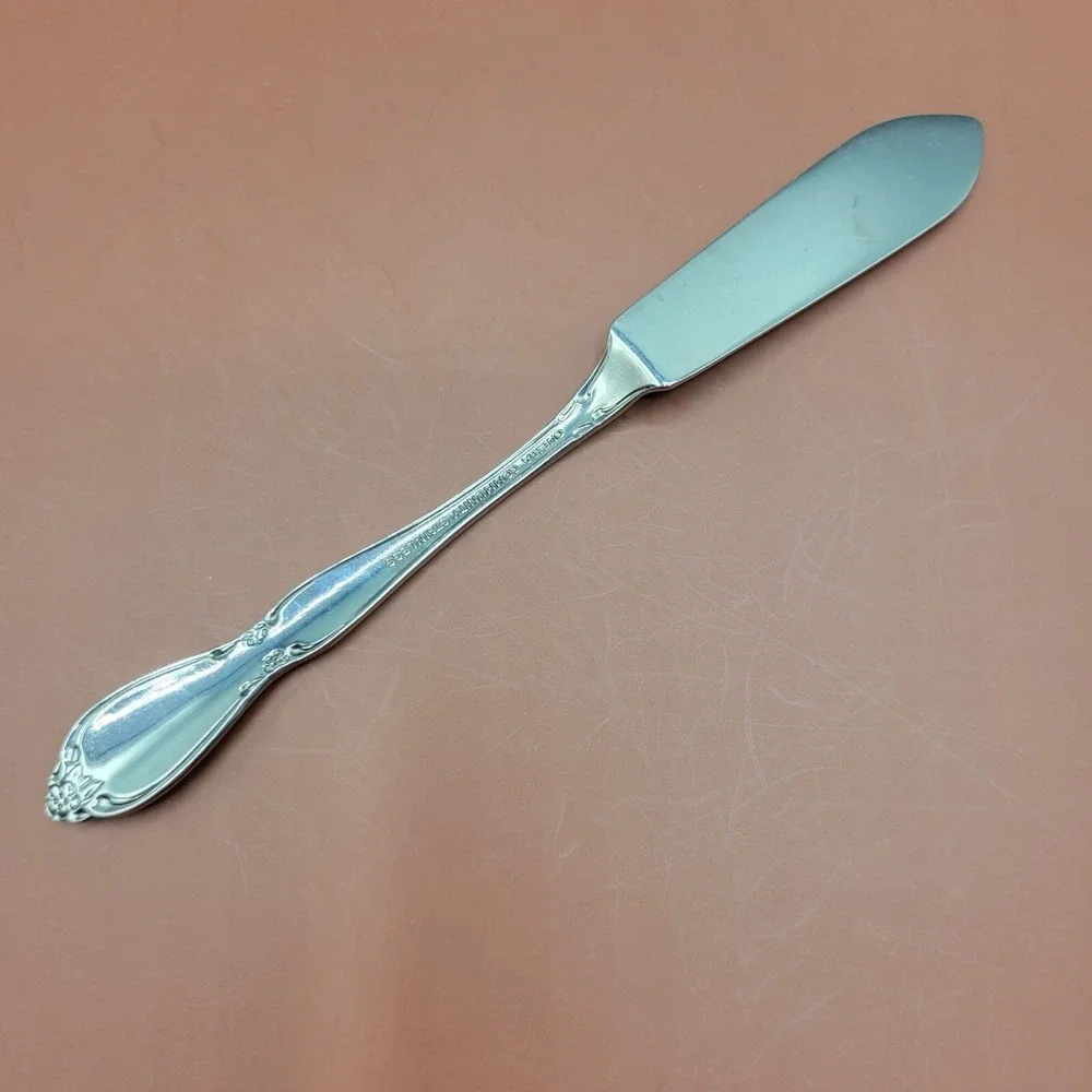 Oneida Chatelaine Stainless Steel Flat Handle Master Butter Knife 6 3/4 in